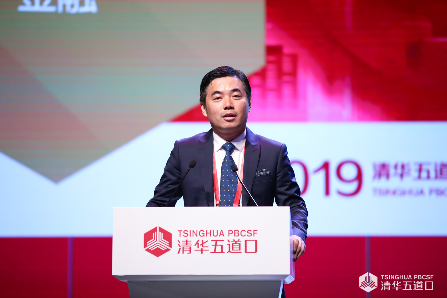顾凌云.jpg 顾凌云.jpg